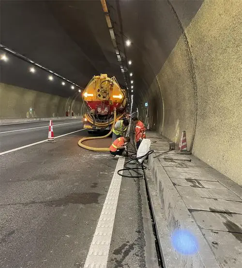 当涂隧道排水渠清淤